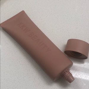KKW Beauty Skin Body Foundation in Light/Medium